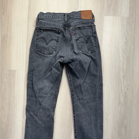 Levi’s women gray jeans - Picture 2 of 5